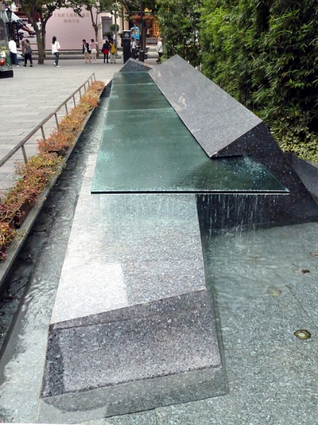 xintiandi_002.JPG - Une fontaine originale
