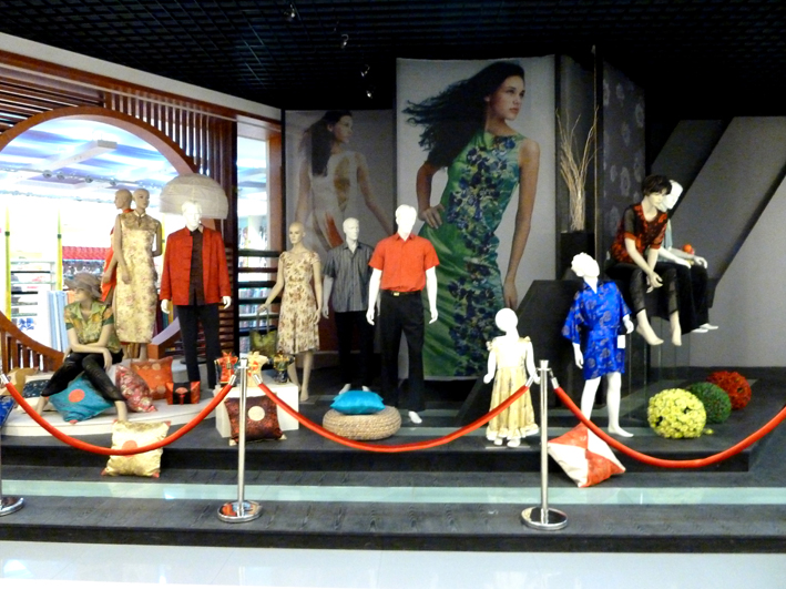 Soie_015.JPG - L'inévitable magasin de vente
