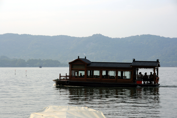 hangzhou_lac_012.JPG - Des bateaux originaux