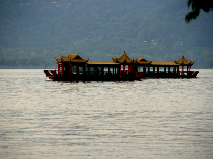 hangzhou_lac_016.JPG - Des bateaux originaux