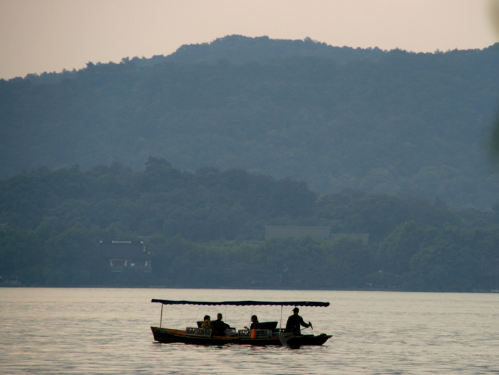 hangzhou_lac_030.JPG - Des bateaux originaux