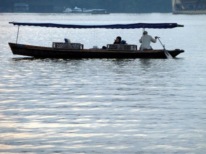hangzhou_lac_061.JPG - Des bateaux originaux