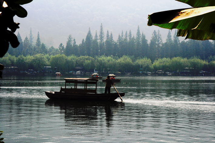 hangzhou_lac_075.JPG - Des bateaux originaux
