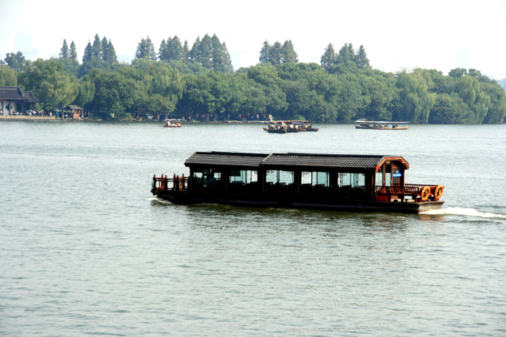 hangzhou_lac_085.JPG - Des bateaux originaux