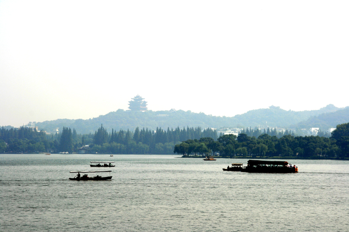 hangzhou_lac_086.JPG - Des bateaux originaux