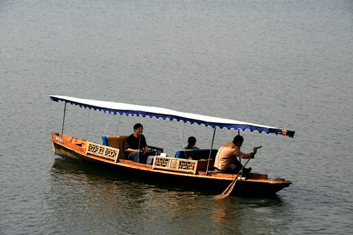 hangzhou_lac_088.JPG - Des bateaux originaux