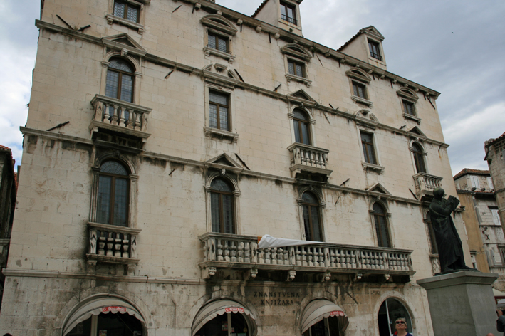 split_013.jpg