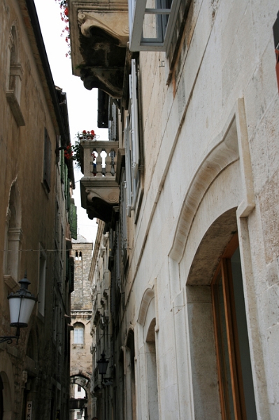 split_052.jpg