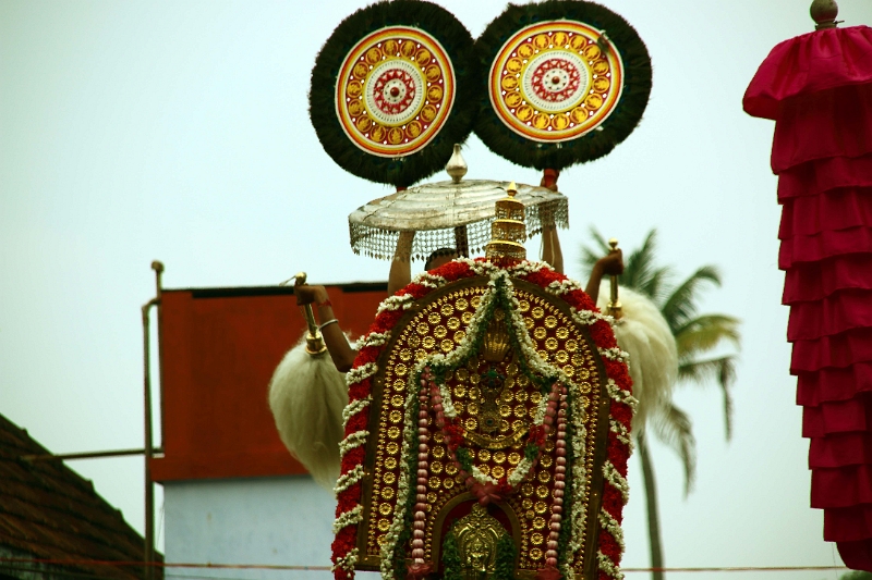 28_temple_elephants_023.jpg
