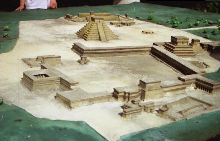 chichen_idza_002.jpg
