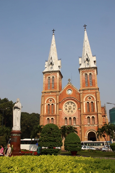 11_saigon_cathedrale_002.jpg