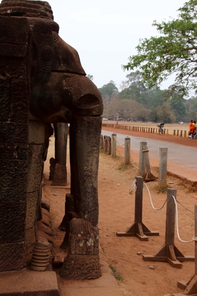 43_angkor_elephants_007.jpg