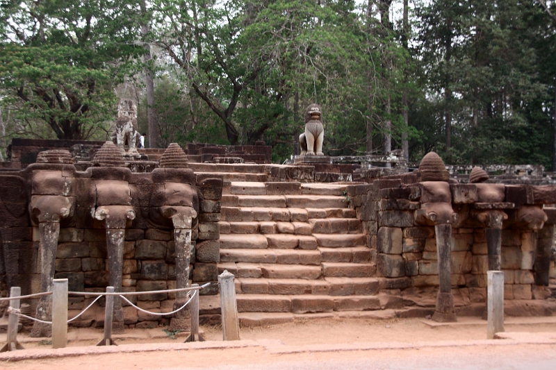 43_angkor_elephants_008.jpg