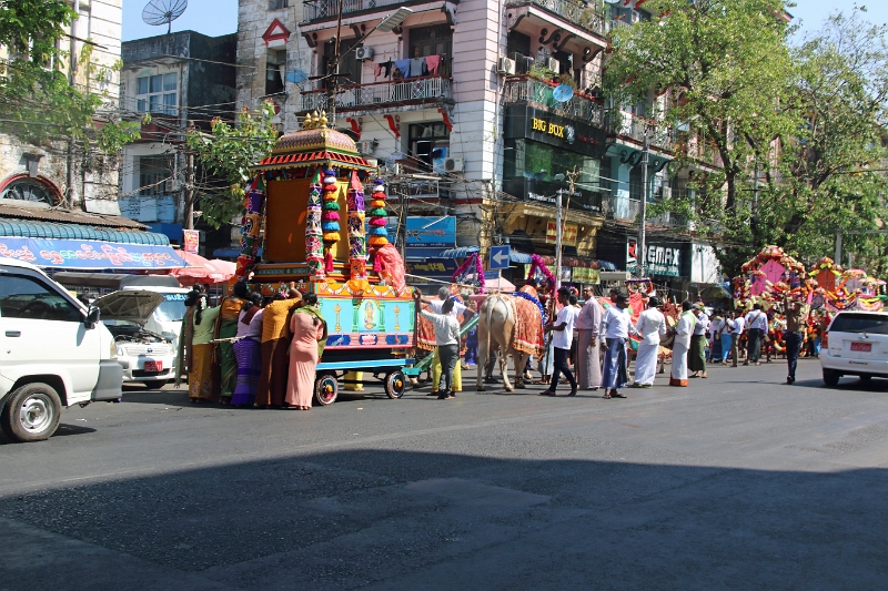 01_02-procession_001.jpg