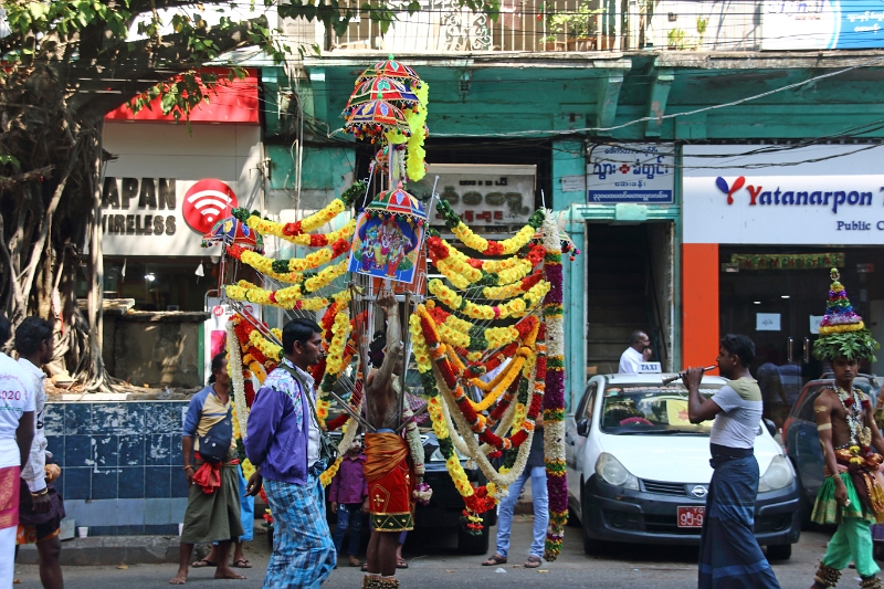 01_02-procession_008.jpg